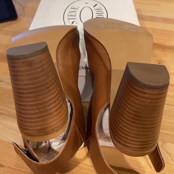 Steve Madden NONSTP cognac leather, size 9.5. Worn - Picture 6 of 8